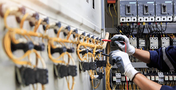 Professional Electrician technician working in Chesapeake Beach, MD
